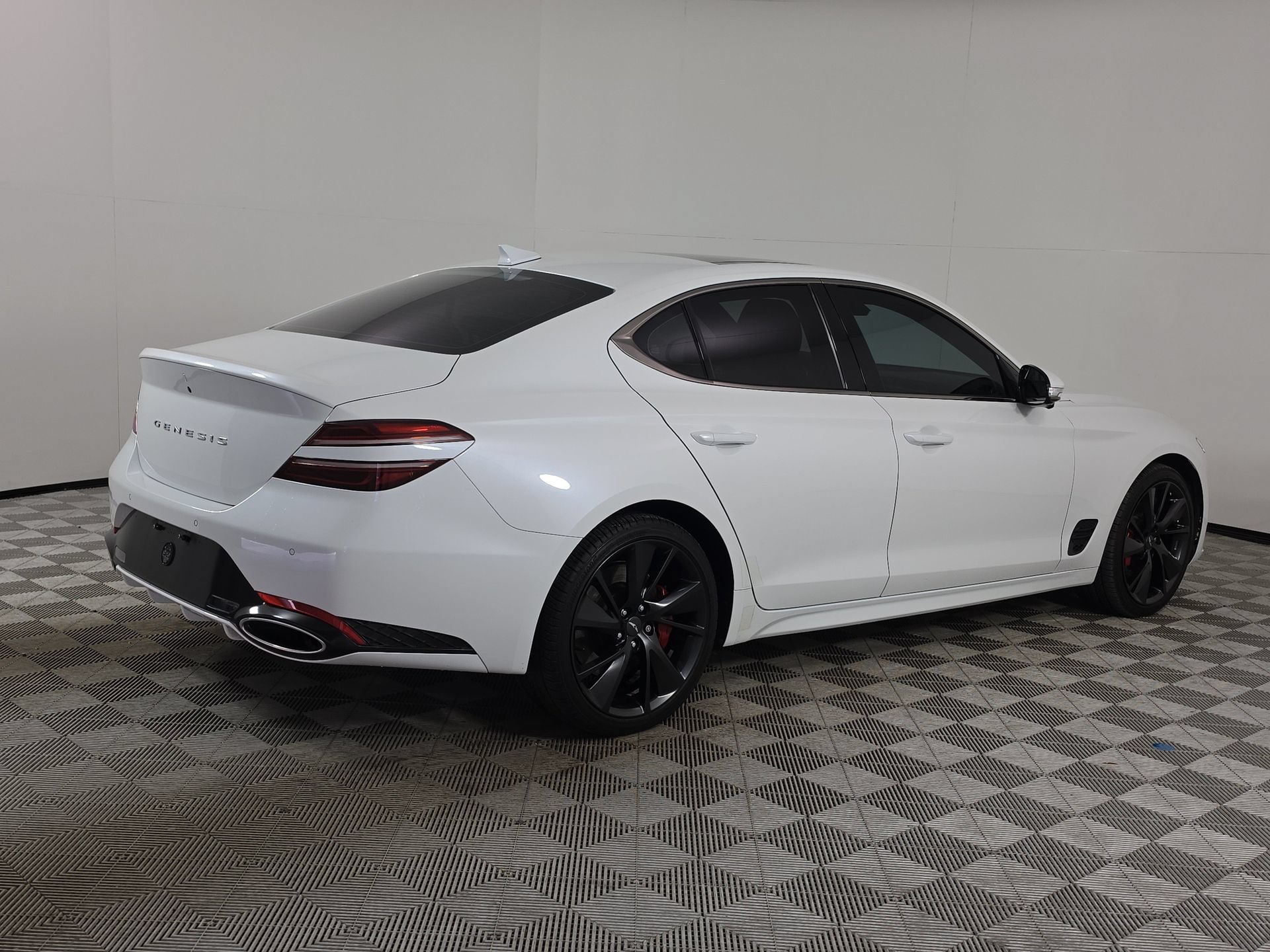 Used 2022 Genesis G70 3.3T RWD image 7