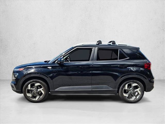 Used 2023 Hyundai Venue SEL FWD image 3