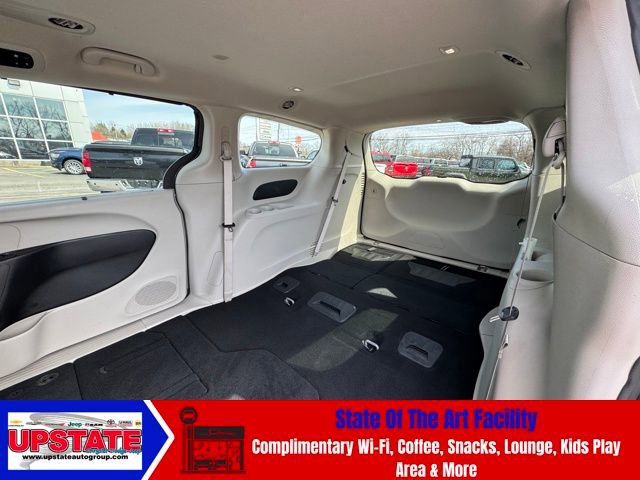 Used 2023 Chrysler Pacifica Touring-L image 25