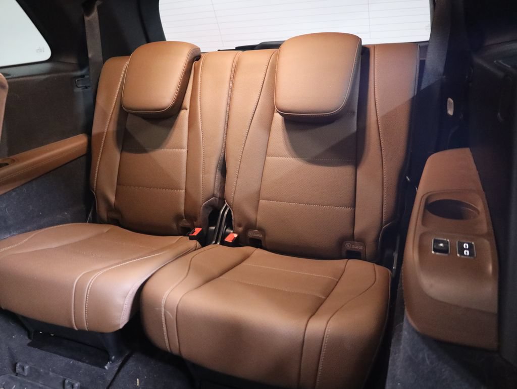 Used 2024 Mercedes-Benz GLS 450 4MATIC image 42