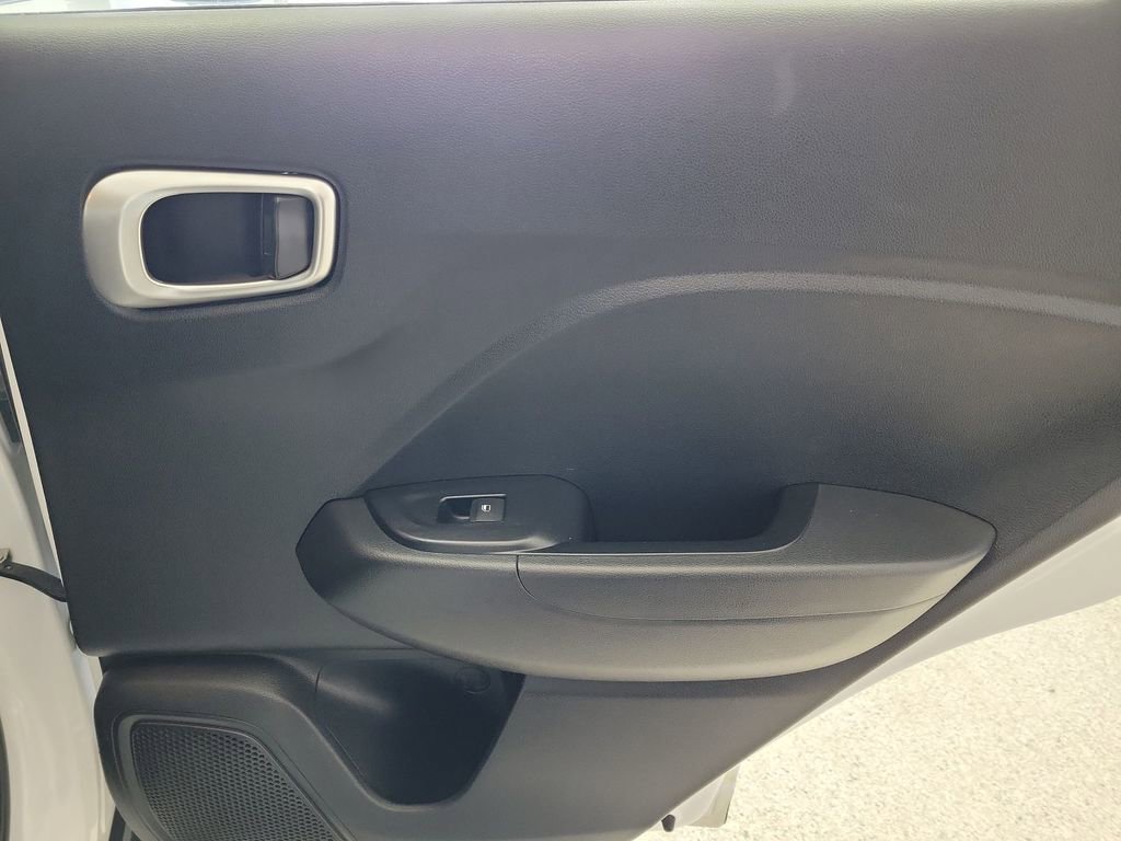 Used 2022 Hyundai Venue SEL image 20