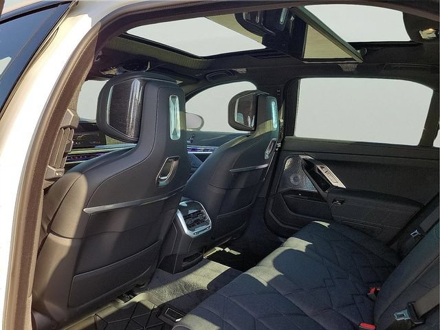 New 2026 BMW i7 xDrive60 w/ Executive Package AWD/4WD image 15