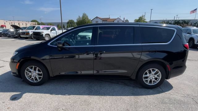 Used 2025 Chrysler Pacifica Select FWD image 7