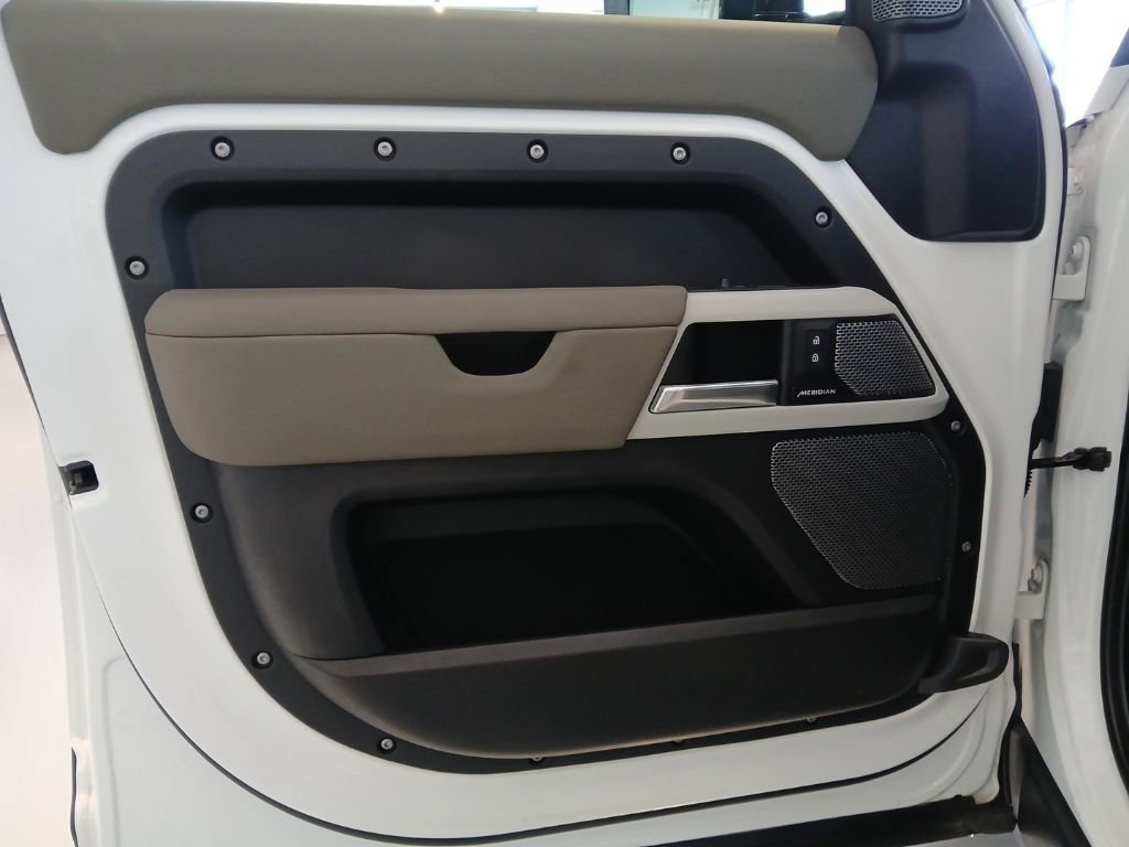 Used 2024 Land Rover Defender 110 S image 20