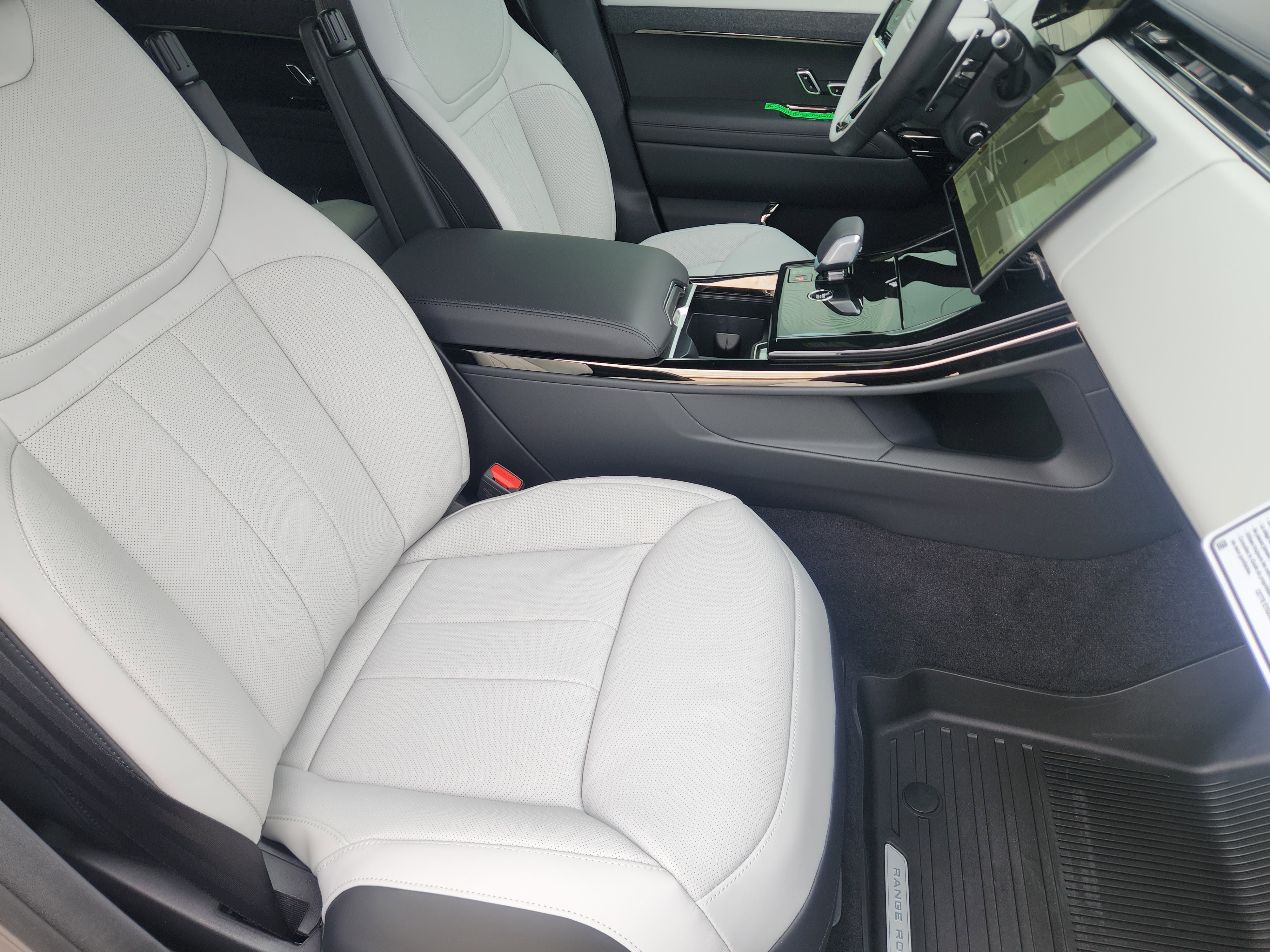 New 2026 Land Rover Range Rover Sport Dynamic SE AWD/4WD image 9