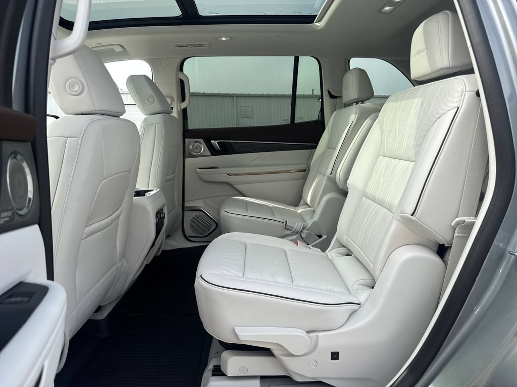 New 2026 Buick Enclave Avenir w/ Super Cruise Package FWD image 11