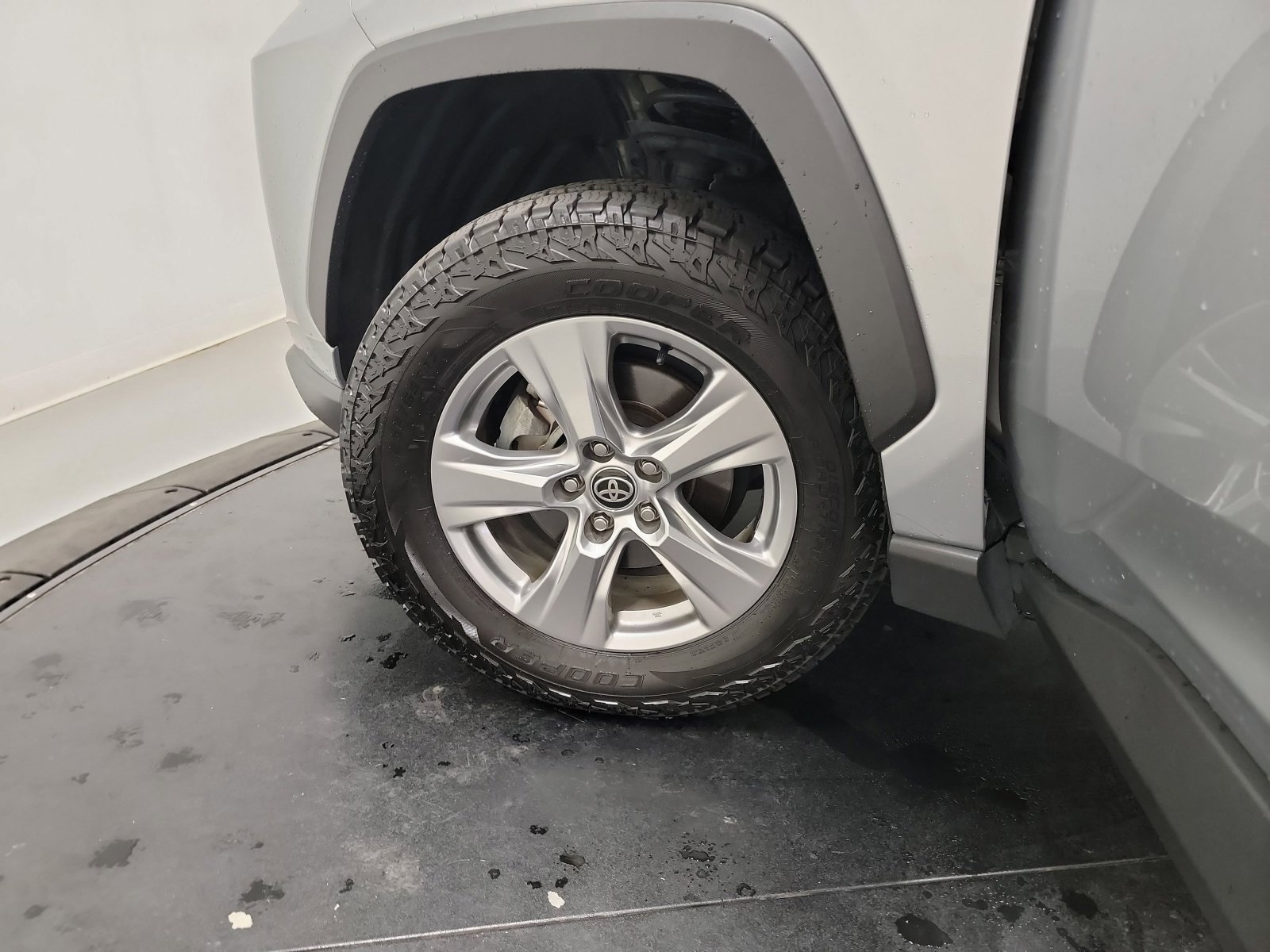 Used 2023 Toyota RAV4 XLE AWD/4WD image 29