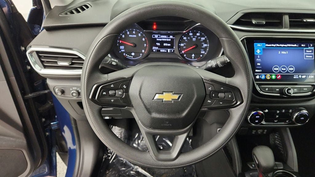 Used 2021 Chevrolet TrailBlazer LT w/ Convenience Package FWD image 13
