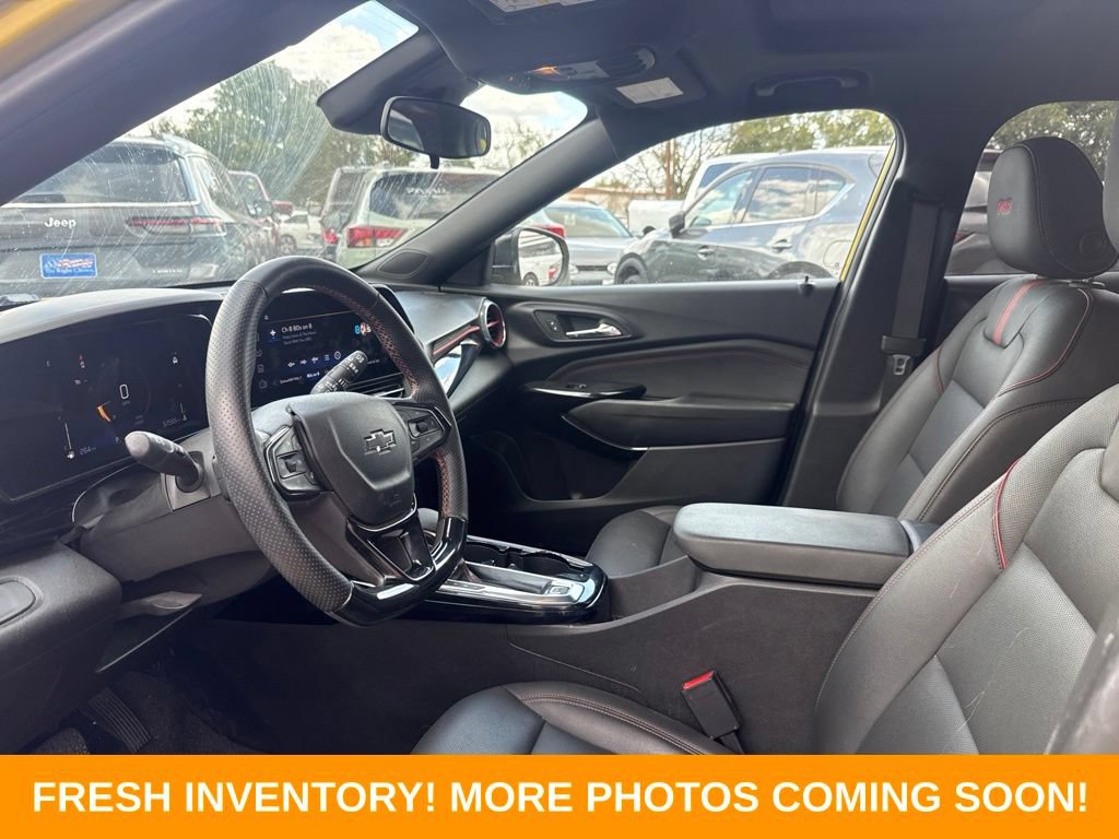 Used 2024 Chevrolet Trax RS w/ Sunroof Package FWD image 8