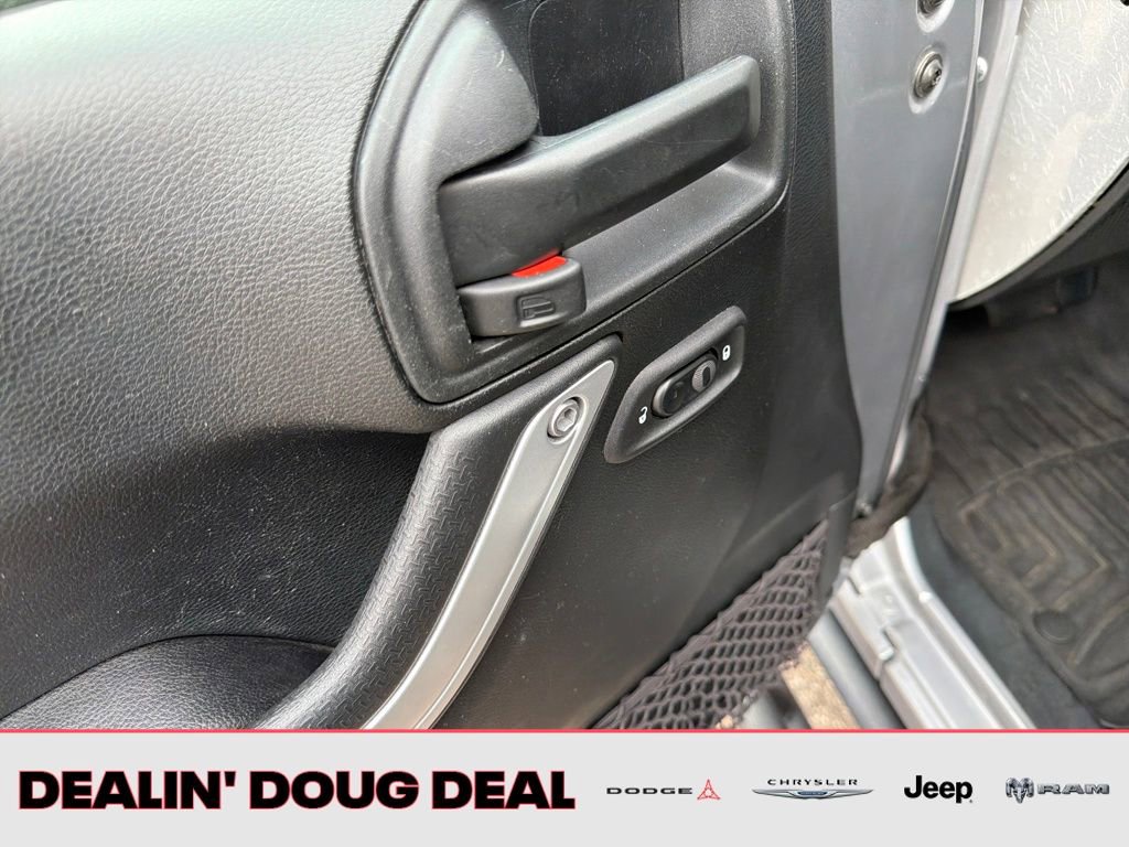 Used 2018 Jeep Wrangler Rubicon w/ Power Convenience Group image 11