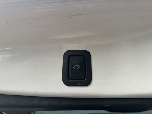 Used 2019 Toyota Highlander XLE AWD/4WD image 14