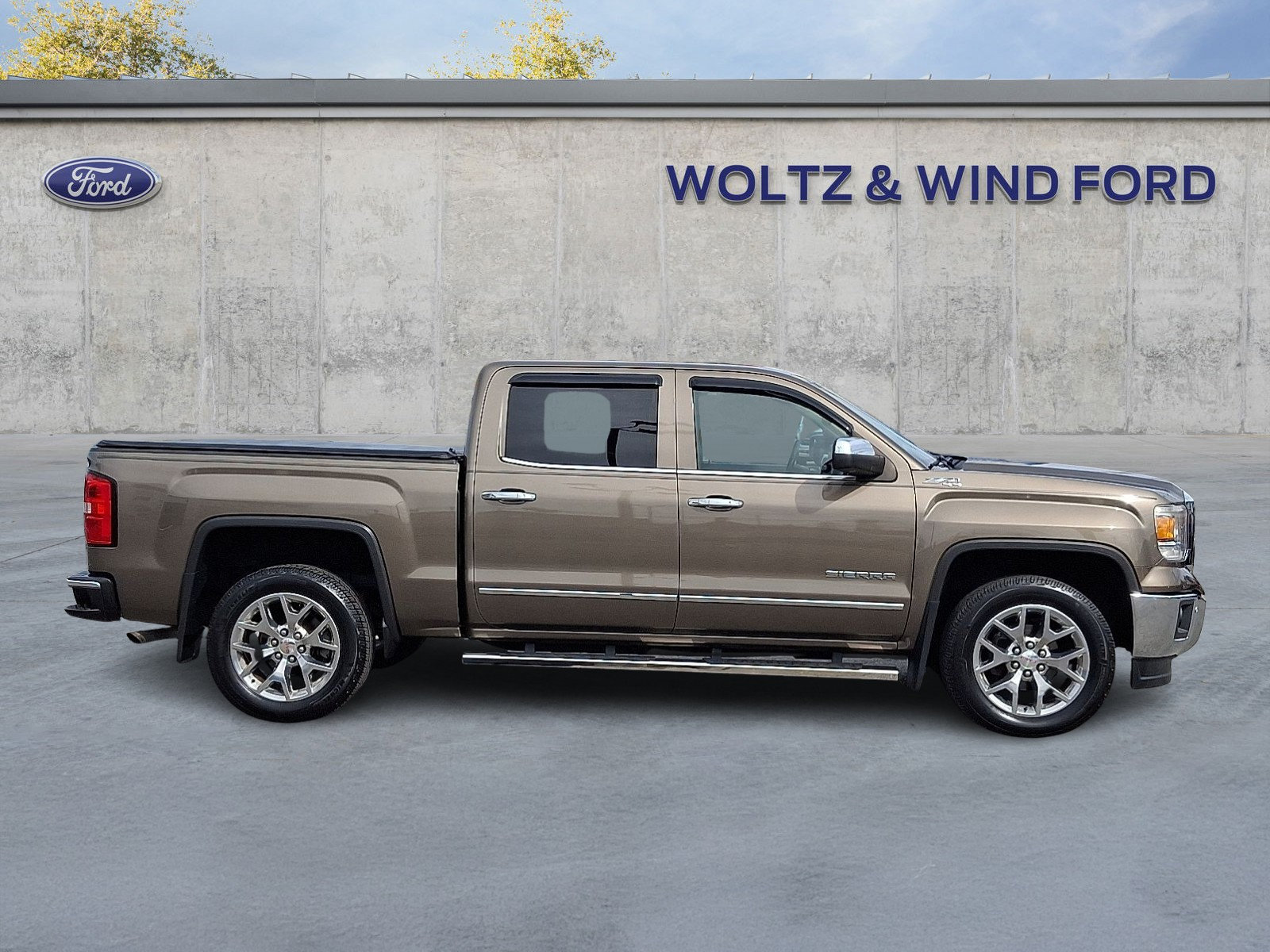 Used 2015 GMC Sierra 1500 SLT w/ SLT Crew Cab Value Package AWD/4WD image 7