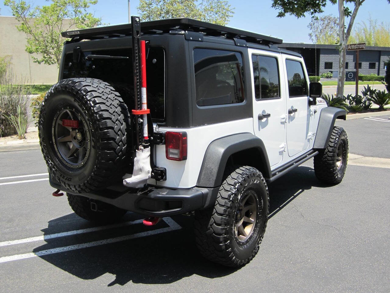 Used 2017 Jeep Wrangler Unlimited Rubicon AWD/4WD image 3