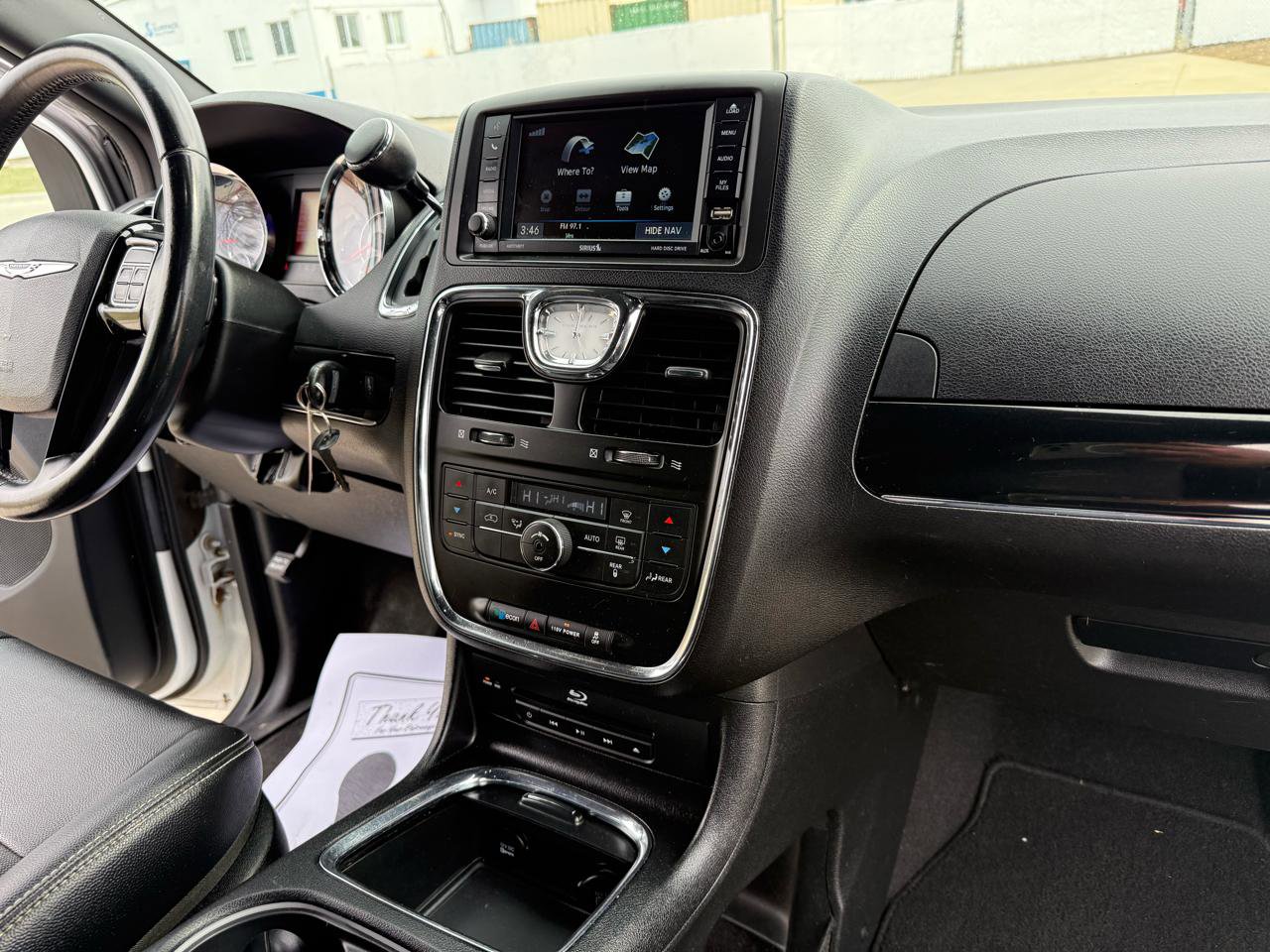 Used 2014 Chrysler Town & Country S FWD image 30