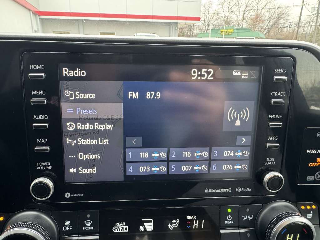 Used 2020 Toyota Highlander XLE image 17