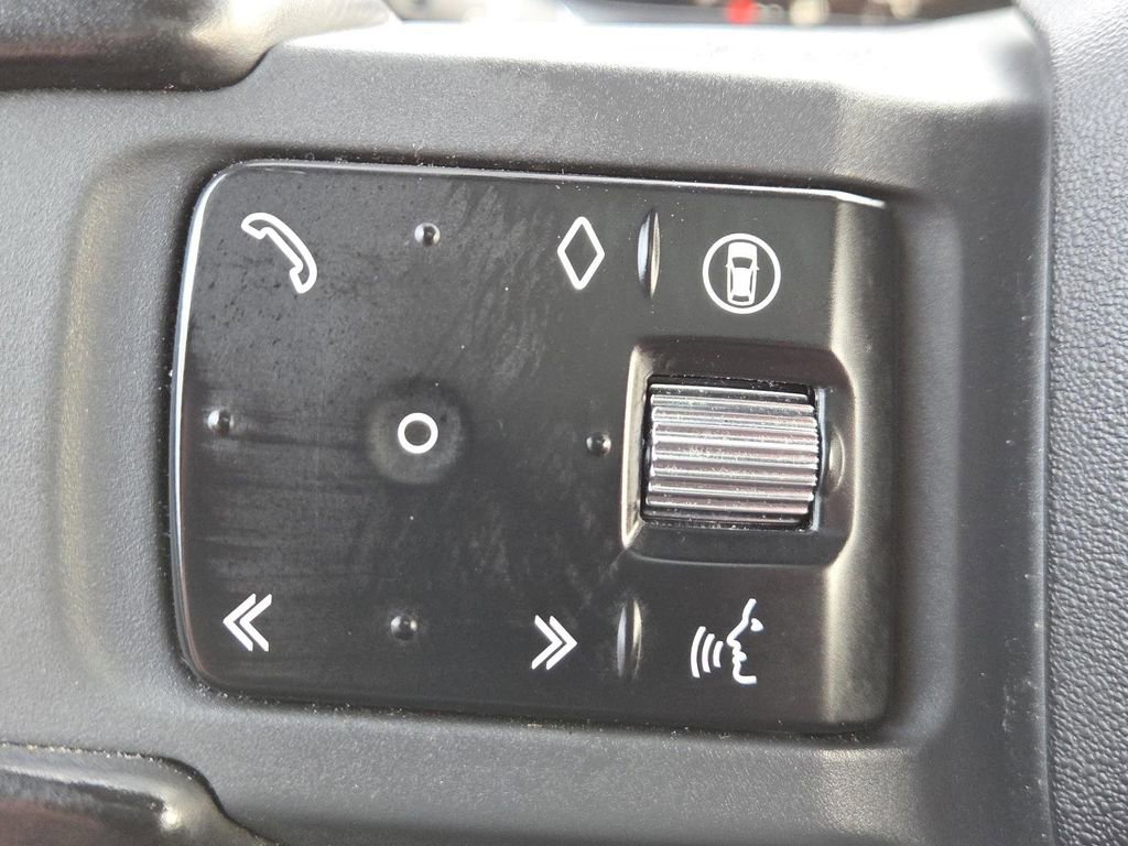 Used 2024 Land Rover Defender 130 X-Dynamic SE image 28