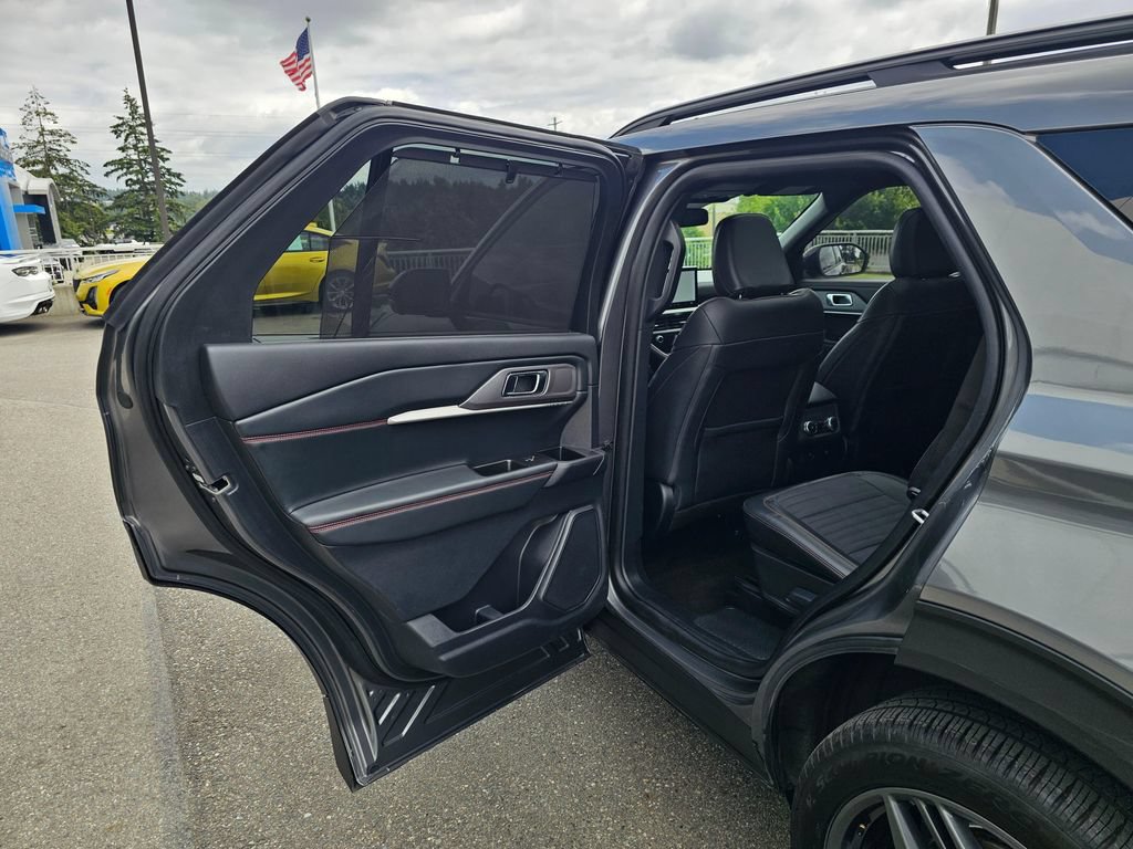 Used 2025 Ford Explorer ST-Line w/ Premium Package AWD/4WD image 16