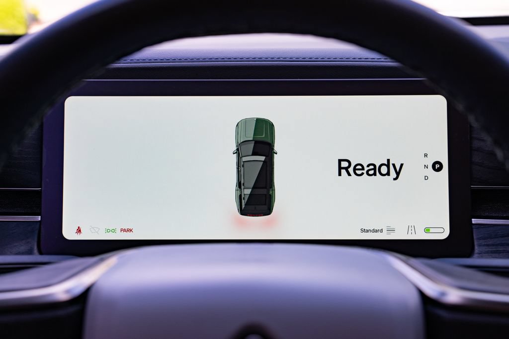 Used 2024 Rivian R1S Adventure AWD/4WD image 14