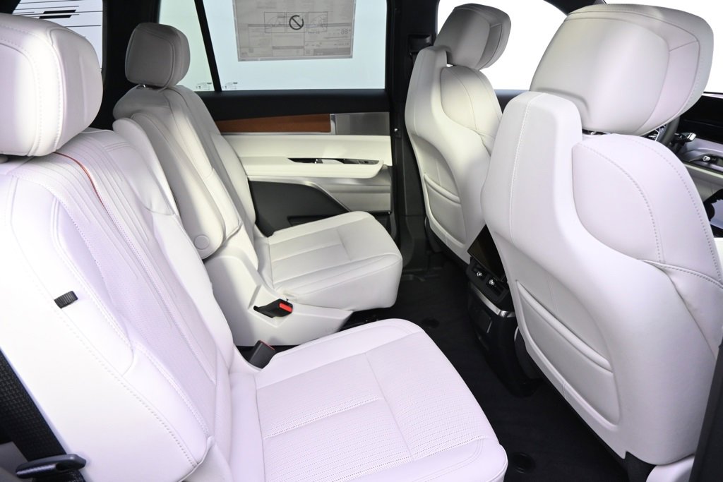 New 2026 Cadillac Vistiq Sport w/ LPO, Floor Liner Package image 18