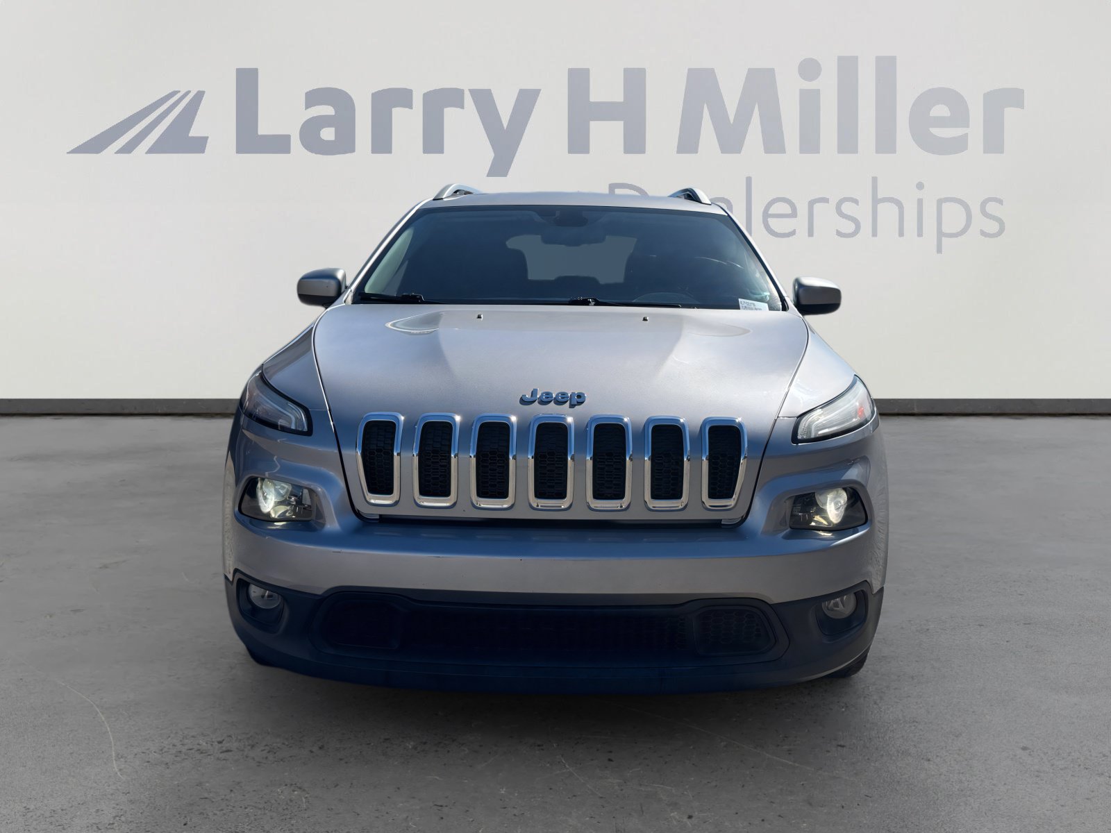 Used 2017 Jeep Cherokee Latitude w/ Comfort/Convenience Group FWD image 8