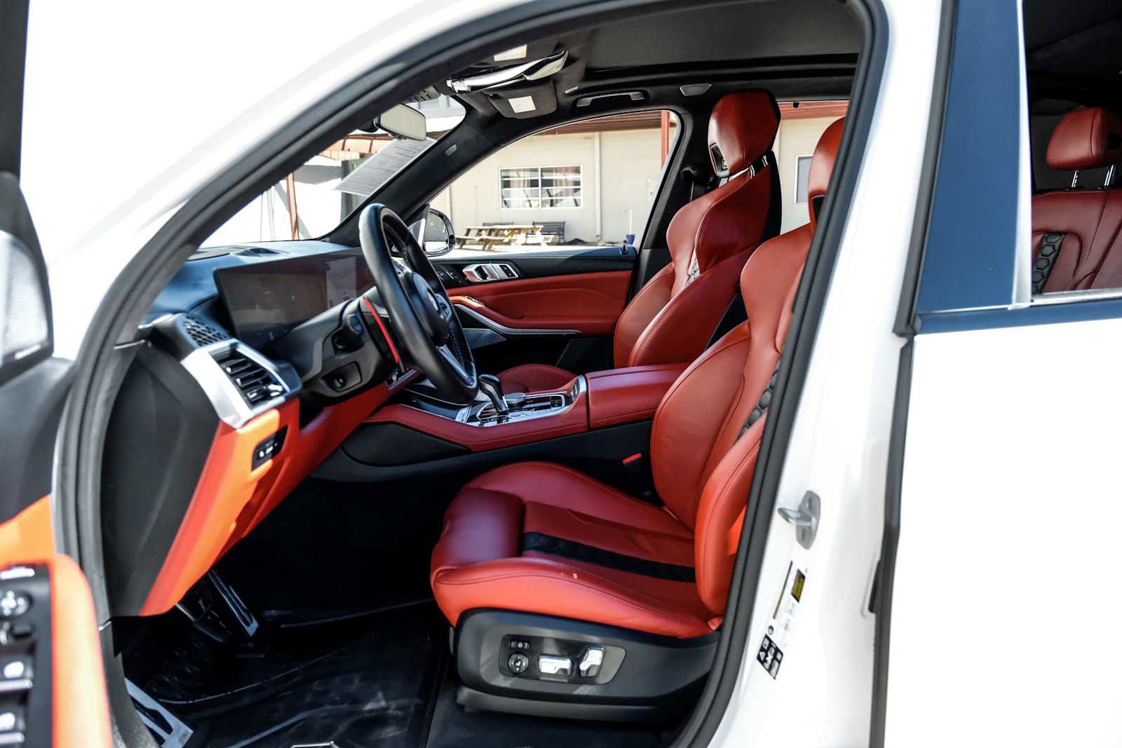 Used 2025 BMW X5 M Competition w/ Executive Package image 4