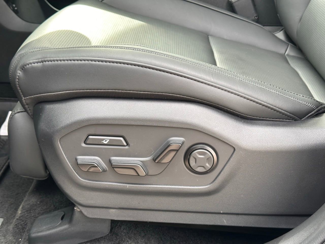 Certified 2026 Hyundai Santa Fe Calligraphy image 29