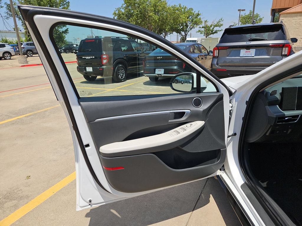 Used 2025 Hyundai Sonata SEL FWD image 11