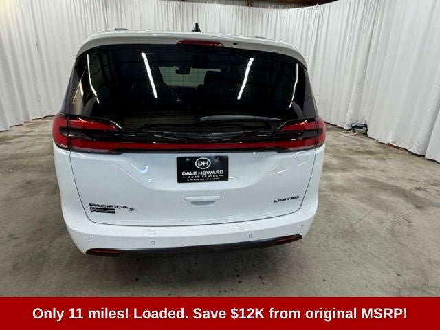 Used 2025 Chrysler Pacifica Limited FWD image 12