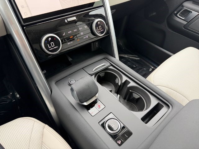 New 2026 Land Rover Discovery S AWD/4WD image 24