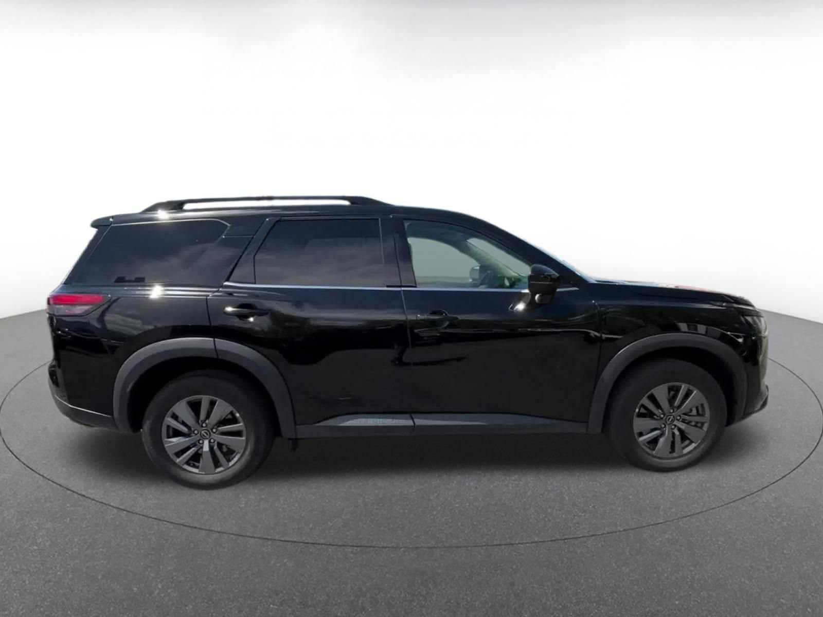 Used 2025 Nissan Pathfinder SV AWD/4WD image 13