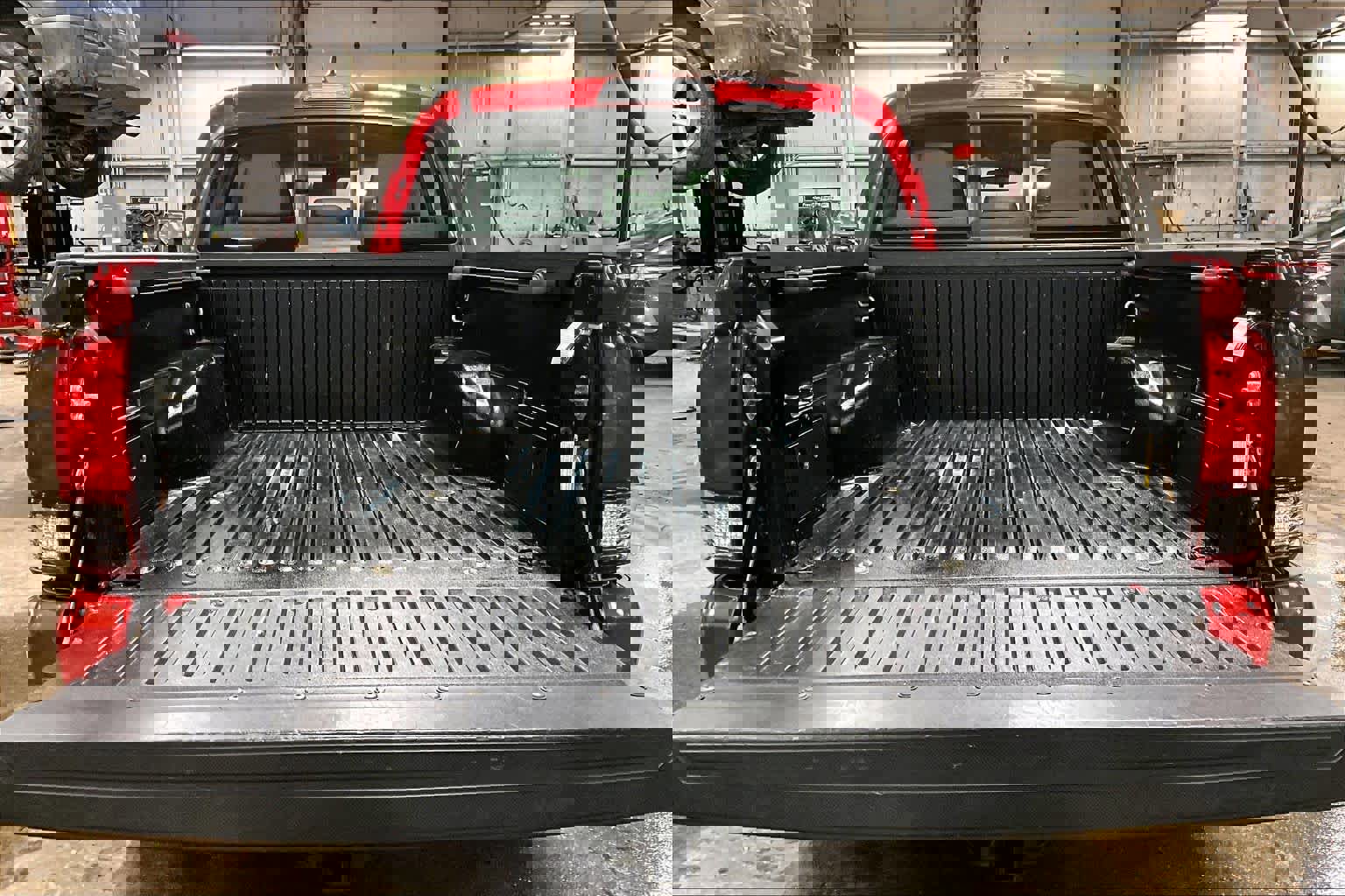 Used 2018 Toyota Tacoma SR w/ SR Convenience Package image 30