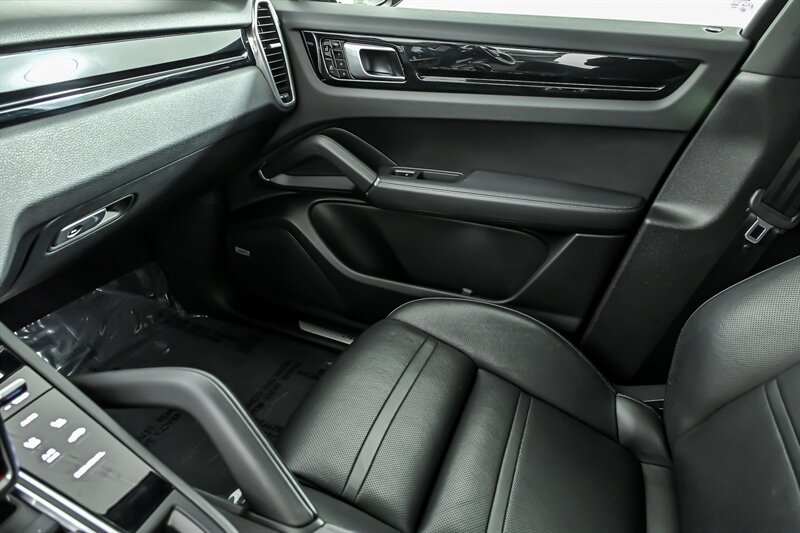 Used 2020 Porsche Cayenne AWD/4WD image 31