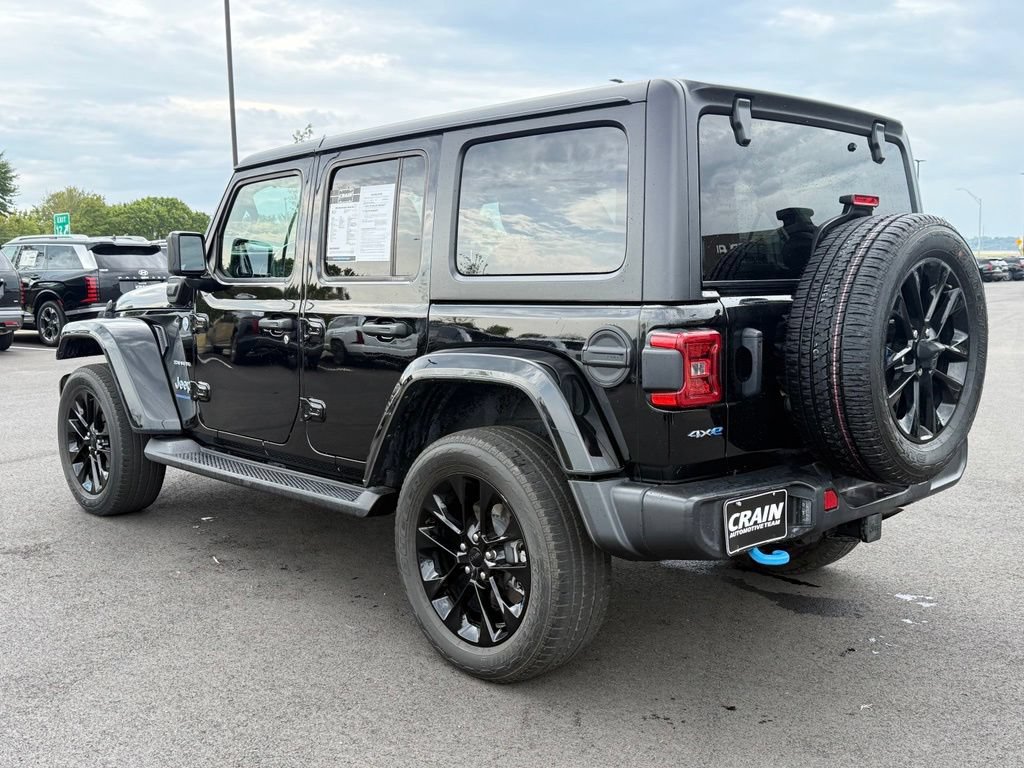 Used 2023 Jeep Wrangler Unlimited Sahara w/ Cold Weather Group AWD/4WD image 8