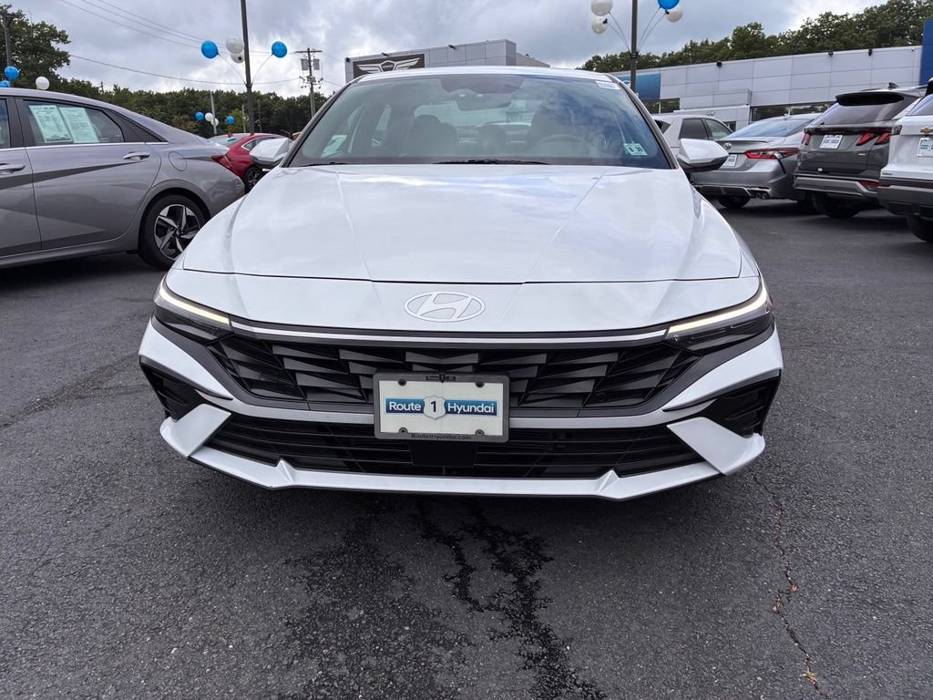 Used 2025 Hyundai Elantra Limited FWD image 2