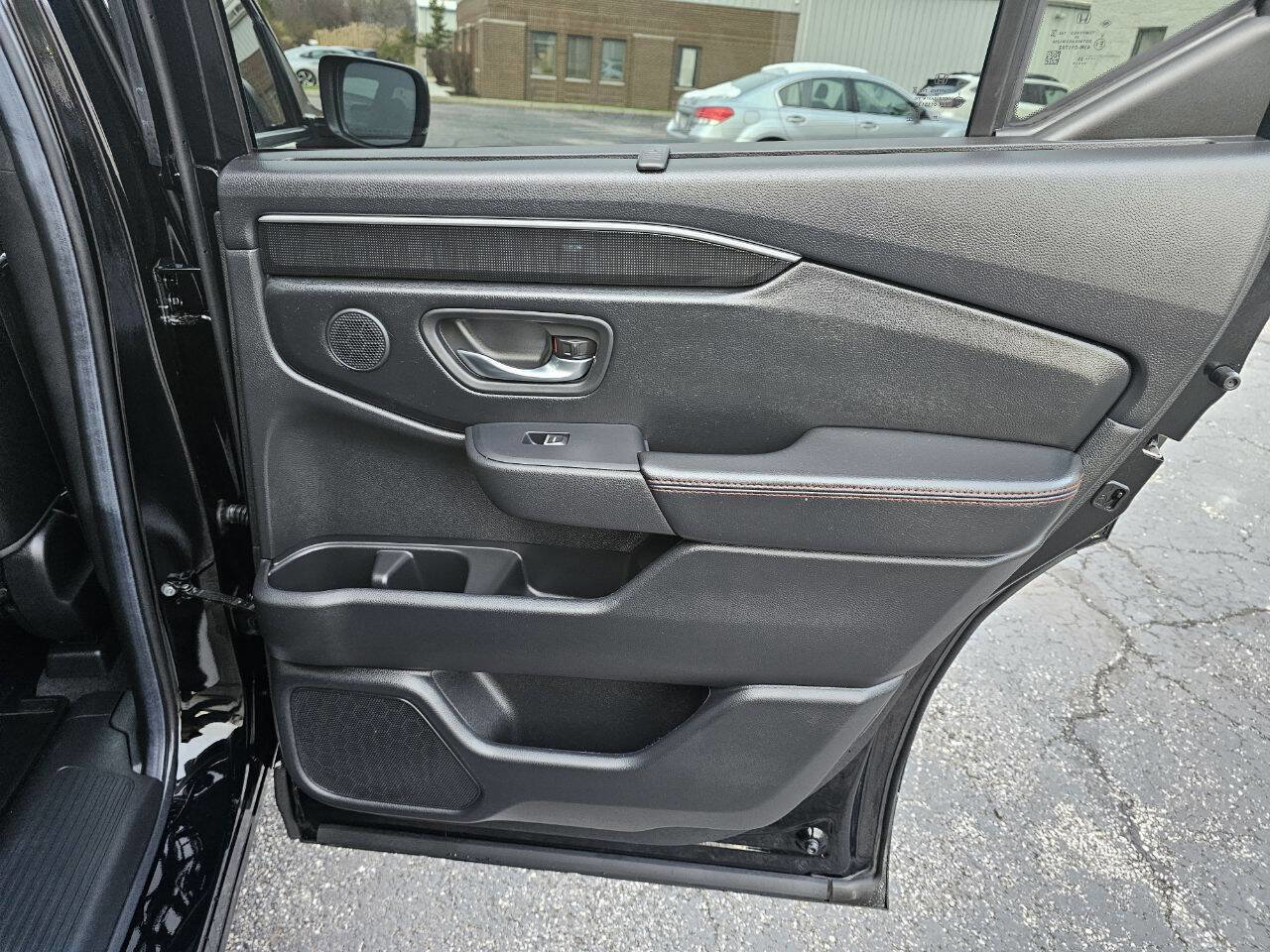 Used 2025 Honda Pilot Black Edition image 27