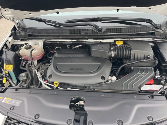Used 2024 Chrysler Pacifica Touring-L image 38