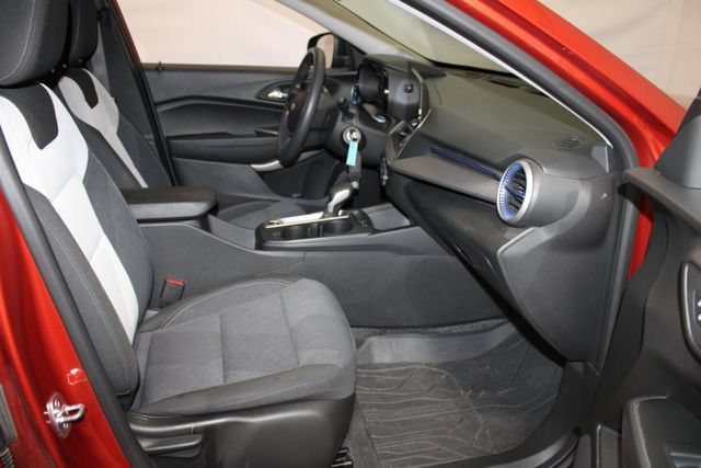 Used 2024 Chevrolet Trax LS FWD image 16
