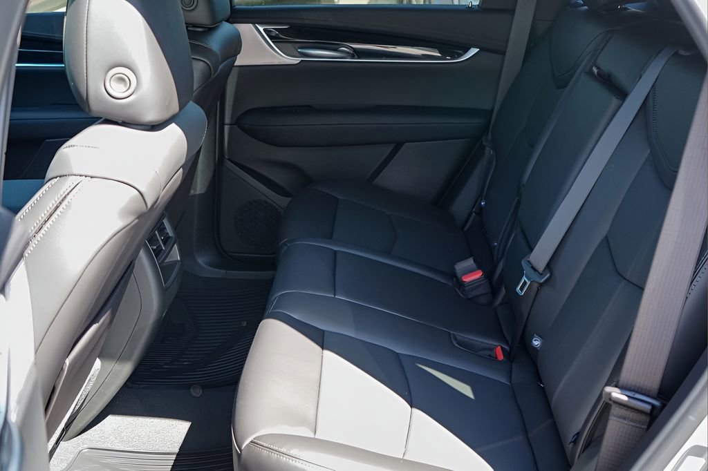 New 2026 Cadillac XT5 Premium Luxury w/ LPO, ONYX Package FWD image 21
