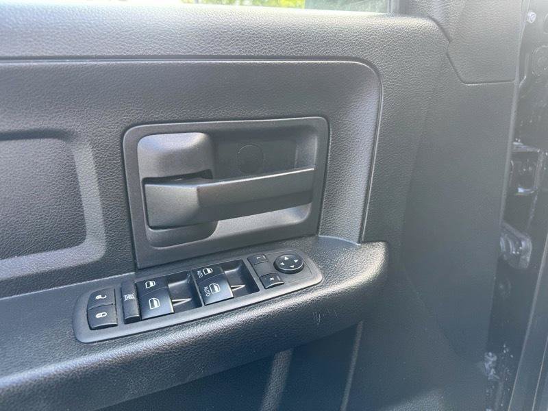 Used 2018 RAM 1500 Express w/ Black Ram 1500 Express Group AWD/4WD image 22