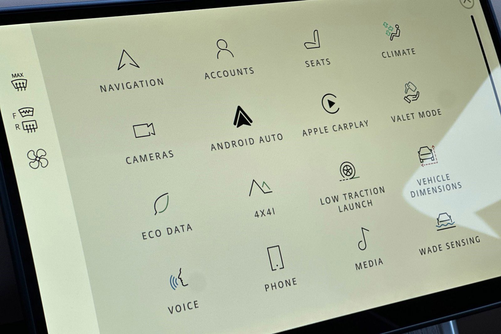 New 2026 Land Rover Range Rover Long Wheelbase SE image 20