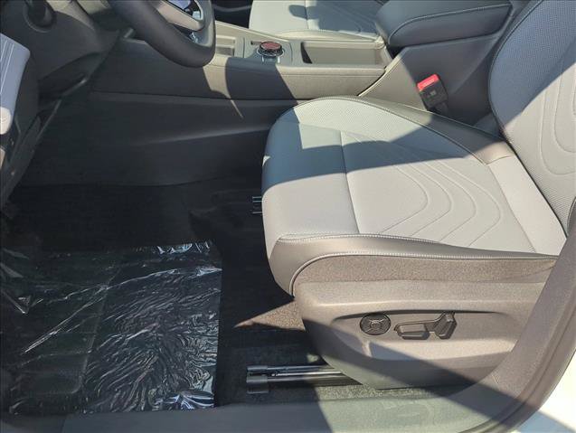 New 2026 Volkswagen Tiguan SE FWD image 18