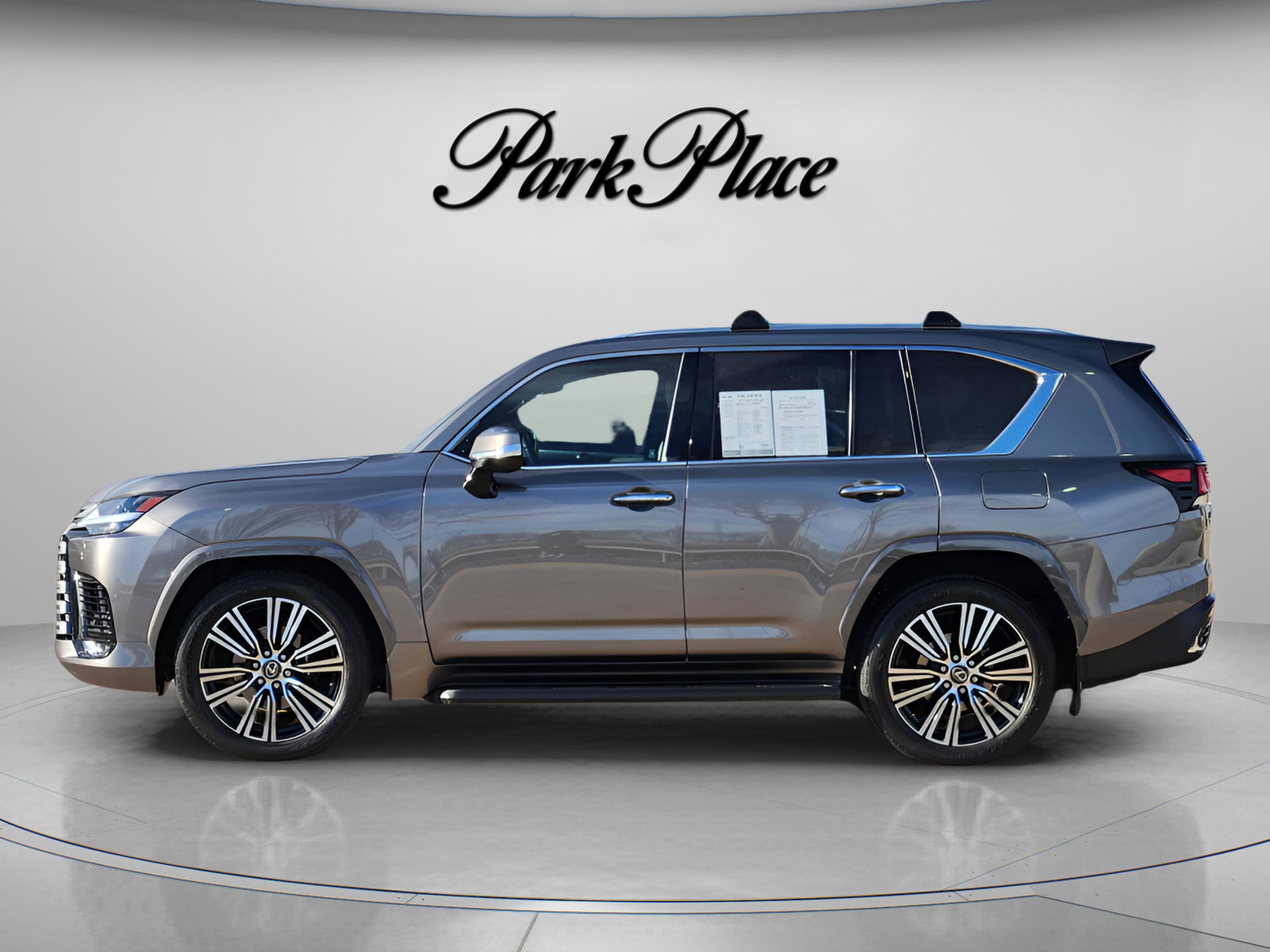 Used 2023 Lexus LX 600 4WD w/ Accessory Package (Z1) image 2
