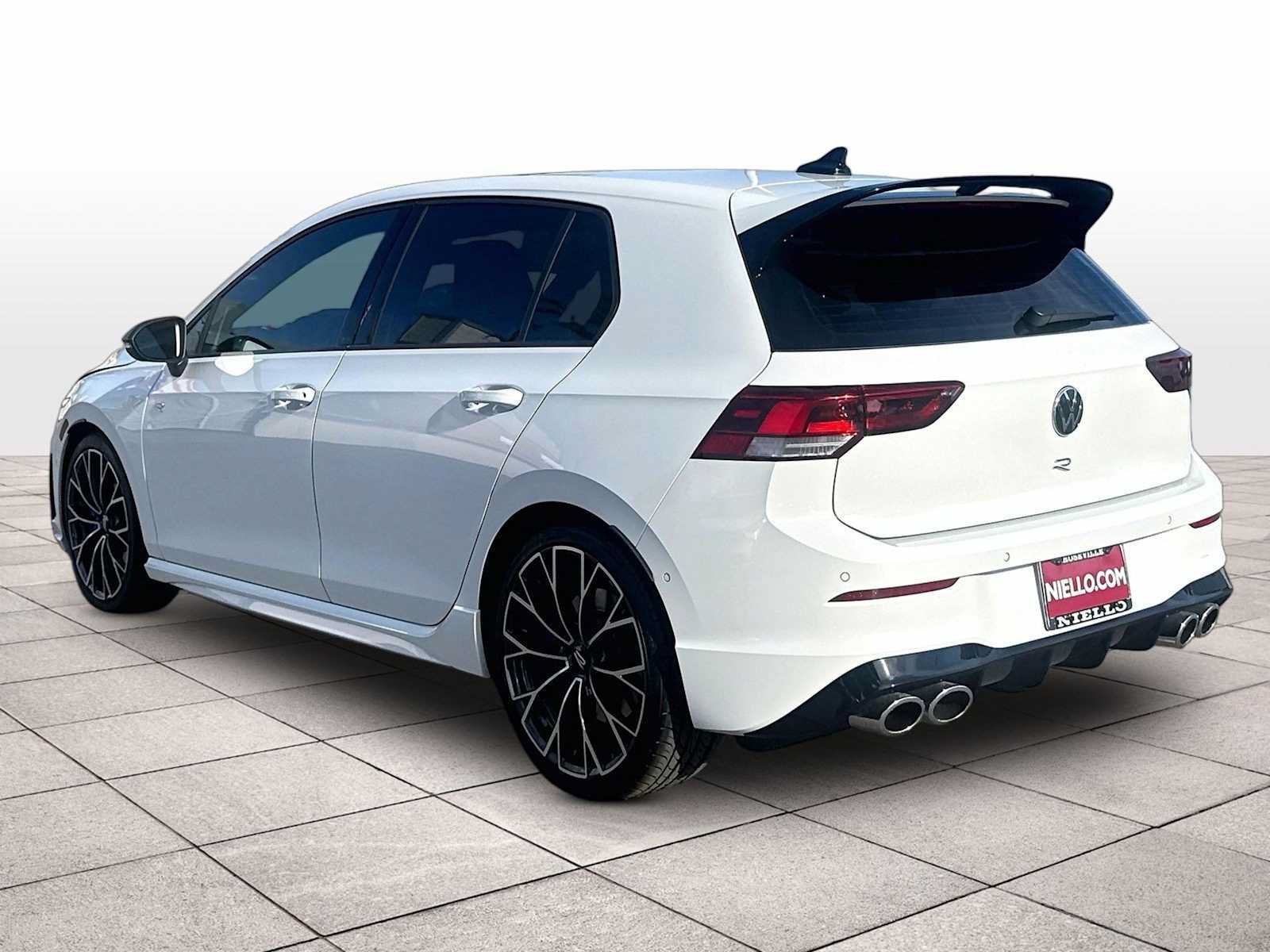 Used 2025 Volkswagen Golf AWD/4WD image 15