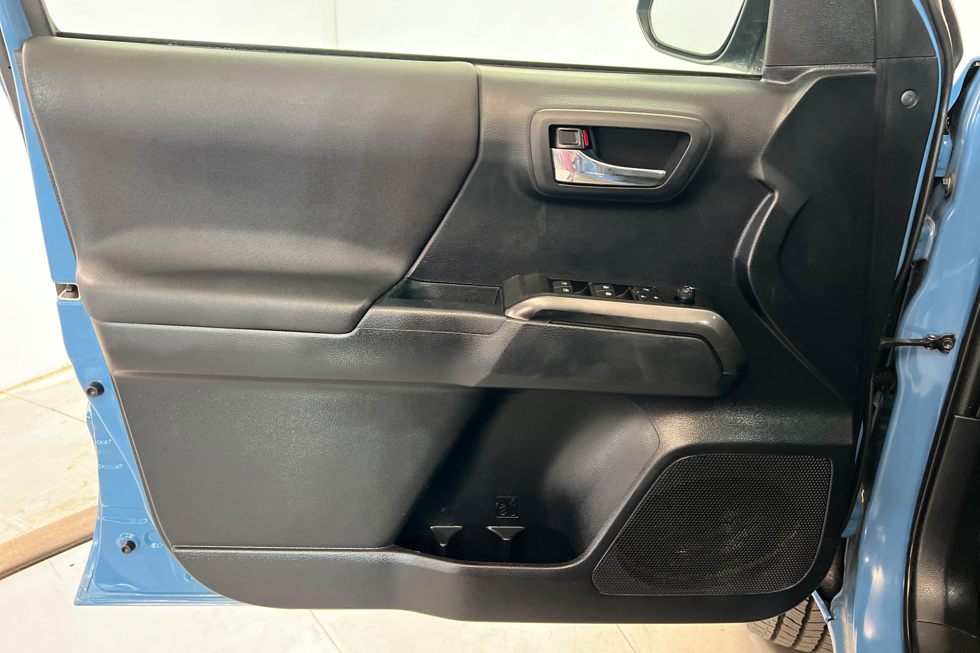 Used 2019 Toyota Tacoma TRD Off-Road w/ Technology Package AWD/4WD image 14