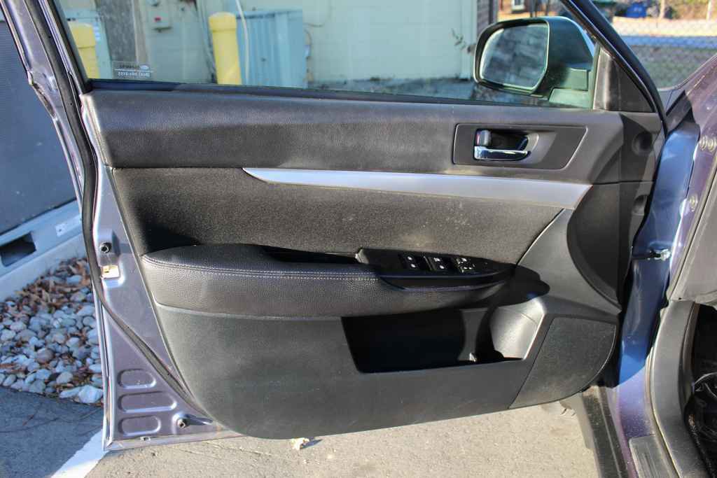 Used 2014 Subaru Outback 2.5i Premium AWD/4WD image 12