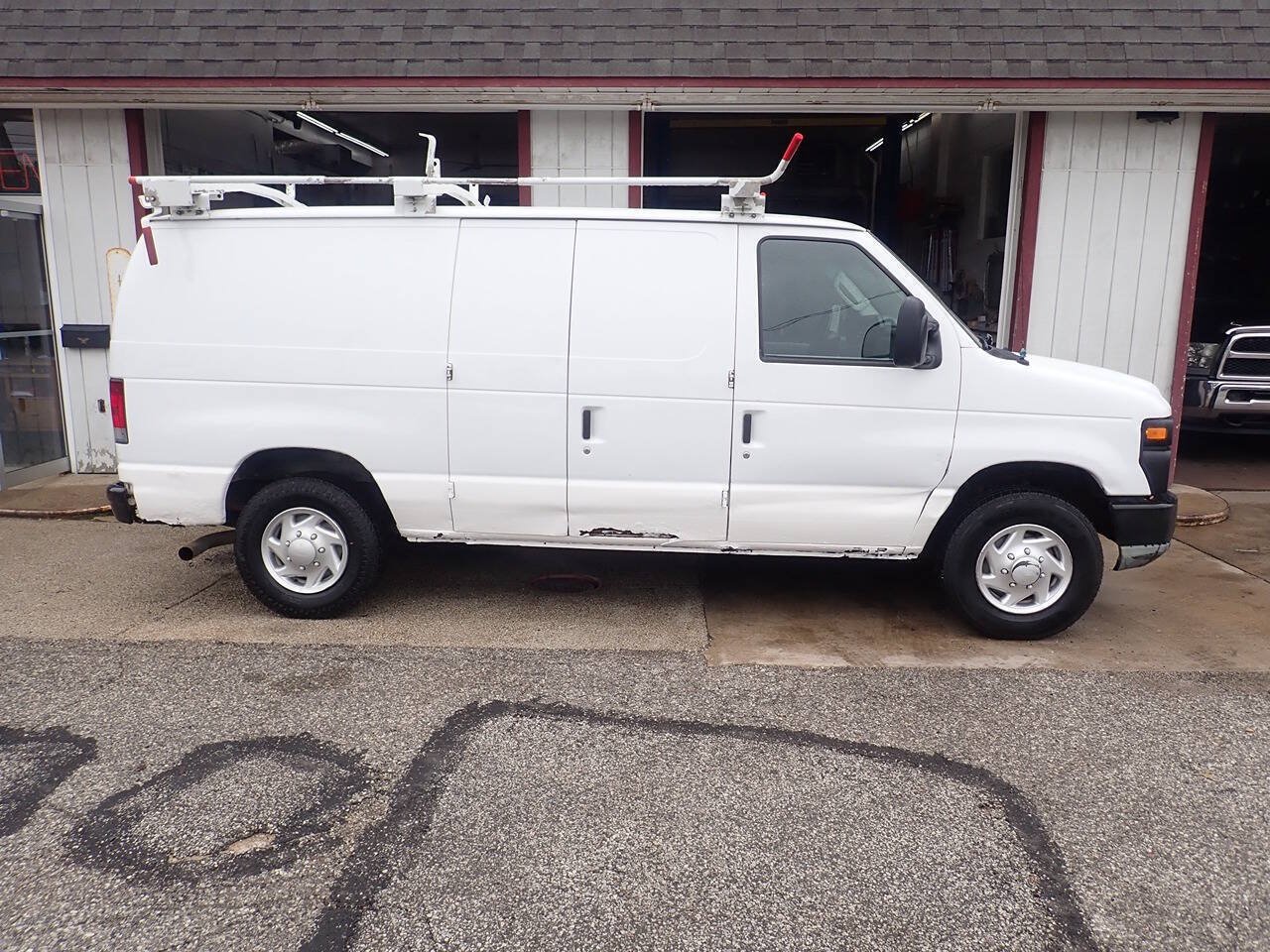 Used 2012 Ford E-250 and Econoline 250 w/ Commercial Cargo Van Pkg RWD image 17
