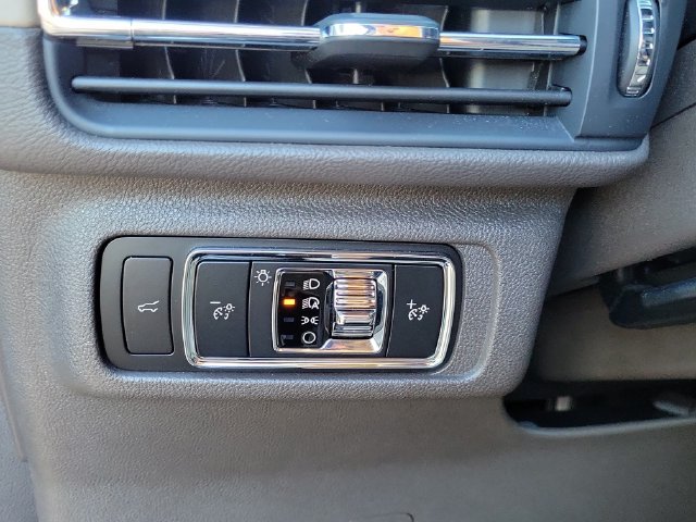 Certified 2023 Lincoln Corsair FWD image 12