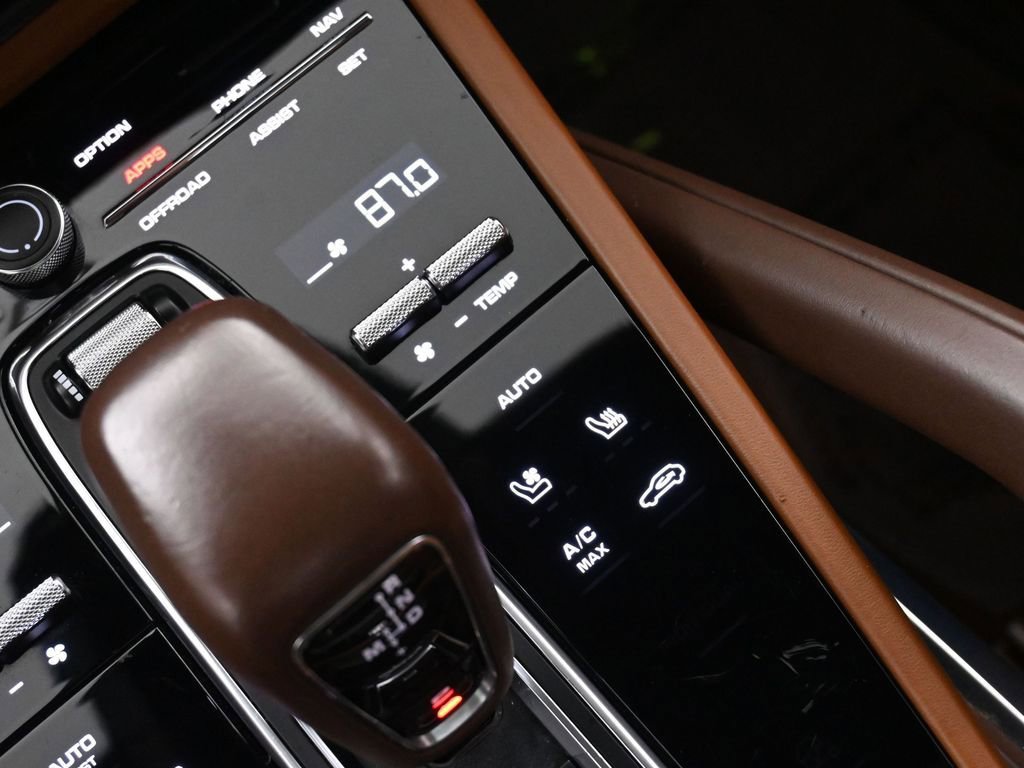 Used 2021 Porsche Cayenne Turbo w/ Premium Package Plus image 47