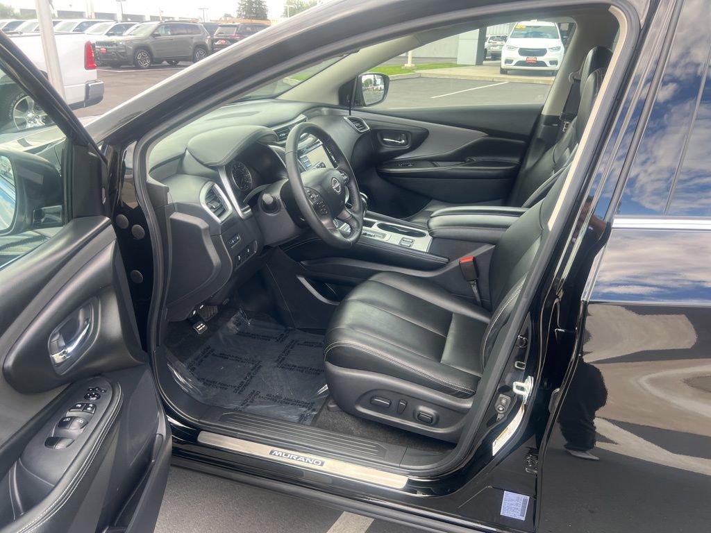 Used 2024 Nissan Murano SV w/ SV Midnight Edition Package image 16