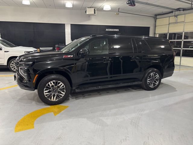 Used 2025 Chevrolet Suburban Z71 image 5